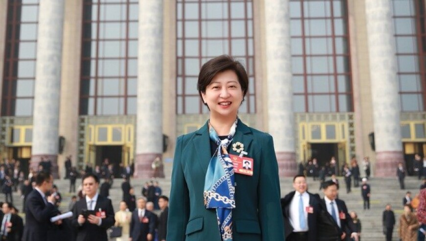 2025新澳门资料查询香港王中王,致敬了不起的她,多元化方案执行策略_增强版V2.74
